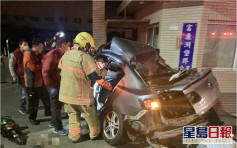 台南私车超速失控自撞 车上6男女1狗均罹难