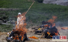 單日激增7660宗 尼泊爾街頭焚燒新冠患者遺體　