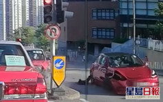 車cam直擊｜紅磡私家車突扭軚 紅的被撞鏟上安全島致1人受傷