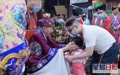 近130名兒童青少年參與黃大仙師上契結緣儀式