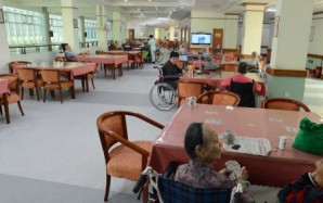 至今389間院舍不符最低人均樓面面積標準 將逐步減少宿位 2間計劃未來結業