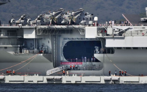 山東艦訪港｜東江縱隊老戰士登艦參觀憶抗戰  見證國防壯大 欣慰護國實力躍升