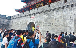 公民科考察團︱教育局 : 可派助教或教學助理隨團  承辦商須辦簡介會說明突發事件應對
