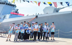 山東艦訪港｜懲教署青少年制服團隊登艦參觀  近距離感受國家軍事科技實力
