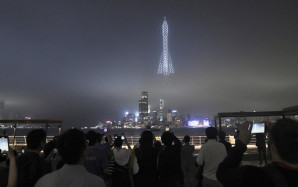 東區夜繽紛辦無人機表演  400機組多種立體圖案照耀海濱
