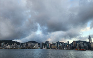 打風 ‧ 丹娜絲｜天文台：強烈熱帶風暴丹娜絲已增強為颱風 一號戒備信號至少維持至正午12時