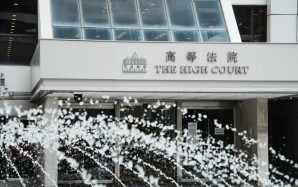 涉迫年幼親女陪看AV共浴口交及性交 44歲父親強姦非禮等5罪成還押候懲