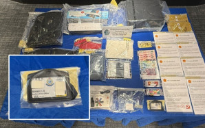 21歲港女藏假警察委任證被捕 涉8宗假冒官員電騙 騙款370萬