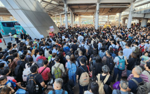 复活节｜ 港人北上尽兴而归 提早经深圳湾口岸回港避人潮 市民指内地物价低较吸引