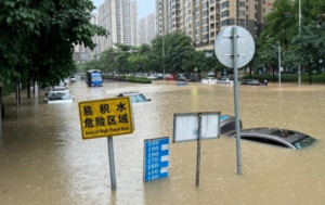 廣西南寧暴雨多地水浸  氣象台發紅色預警