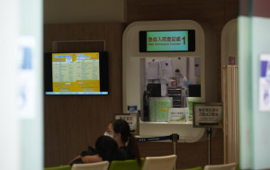 復活長假期︱廣華醫院急症室候診時間最長逾5小時  病人 :  今日人數較上周少