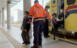 石籬聖若望天主教小學外手推車起火 18學生吸入濃煙不適 警列縱火案