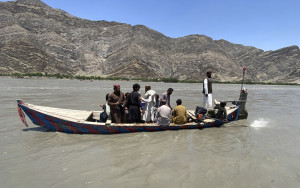 阿富汗东部船只渡河时沉没 至少8死5人失踪