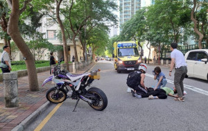 深水埗過路婦遭電單車撞倒 昏迷送院搶救