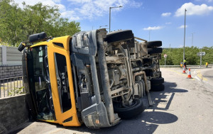 沙頭角三車相撞  垃圾車翻側三人傷