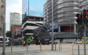 九龍灣兩車相撞 5人受傷送院