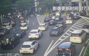 复活节｜港珠澳大桥塞爆 回港车龙长500米  需等40分钟过关属极度高峰