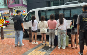 警方聯同入境處荃灣掃黃 拘捕20名女內地女子