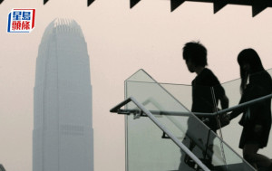 港甲廈4月空置率近15% 遠超新加坡 分析：地產商未來一年租金收入跌4%