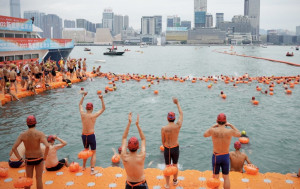 台风银杏｜天文台料风球11.10早上仍维持 新世界维港泳或有机会取消