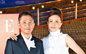 梁朝偉 劉嘉玲 黑白情侶裝 亮相紅地毯