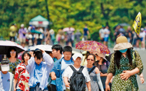 日静冈市酷热40度 26都县发中暑警报