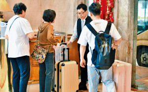 西安旅客赞香港具魅力 随时「秒杀」机票再来访