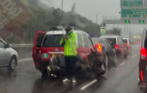 北大嶼山公路5車相撞 涉及電單車釀5人受傷