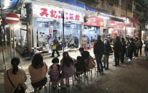 天氣︱天寒地凍煲仔飯店大排長龍  食客 : 係港人過冬的儀式感