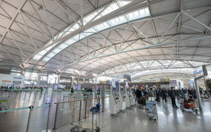 2中国人在仁川机场抢同胞70万！ 1人逃往上海 韩警请求国际刑警通缉