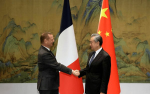 王毅與博納通電話 冀法國推動歐盟繼續奉行積極務實的對華政策