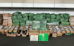 落馬洲入境貨車報稱載釘書機 海關截查檢1600萬元私煙拘司機