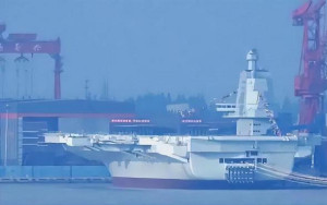 「福建艦」航母甲板畫線煙囪冒煙 網傳國慶節前後海試