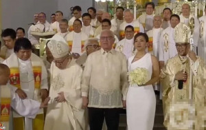 何伯2.0︱80歲菲律賓華裔省長娶30歲嬌妻 盛大婚禮總統畀面現身