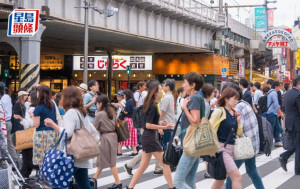 上月訪日旅客首破300萬  内地客「爆買」再現 豪花80億元 專攻奢侈品