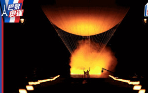 巴黎奧運｜開幕禮燃點聖火有新意  黃金熱氣球照耀巴黎天空