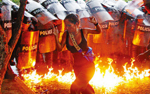 委国爆全国示威 抗议马杜罗连任
