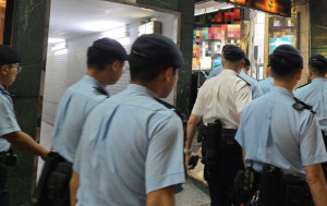 旺角警犁庭掃穴反罪惡 巡查多間娛樂場所拘兩女