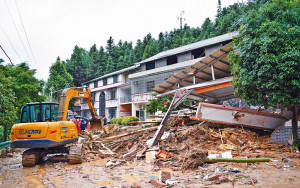 衡阳山泥倾泻民宿倒塌15亡