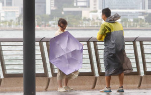 港交所據報推遲「打風開市」 不想風季實施引混亂 或最快年底推出