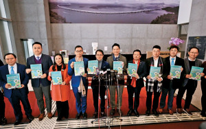 兩元乘車非財赤「元兇」 民建聯反對削減優惠