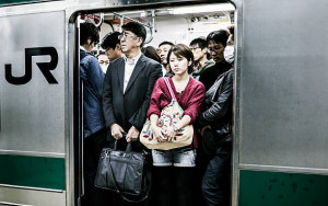 日本「電車癡漢」禁之不絕 加害者剖白欲罷不能 提一建議保護女乘客