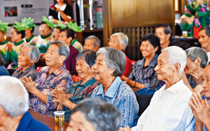 延迟退休年龄草案审议 专家：应对老龄化