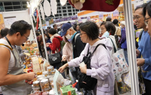 冬日美食節｜市民拖車仔掃貨熟食檔「人逼人」  商戶料生意升五成