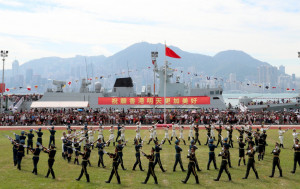 國慶75周年︱駐香港部隊昨舉辦「十一」軍營開放活動 市民：有特別意義