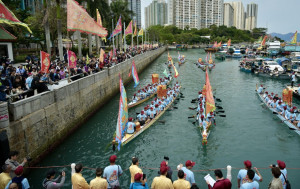 鴨脷洲洪聖誕傳統文化節 壓軸活動放水燈、龍舟拜廟等 荷蘭客讚有趣兼學到中華文化