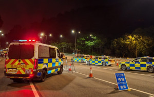 警多區設路障打擊酒駕藥駕 拘18男女扣查8車