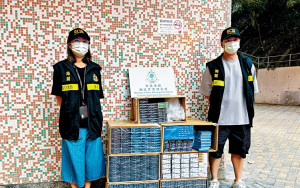 海關檢私煙郵包 揭輟學少年藏逾27萬元貨