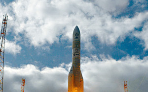 十年磨一「箭」 歐洲阿麗亞娜6型火箭發射