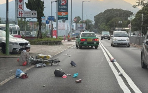 元朗錦田公路單車婦捱綠的撞 倒地受傷